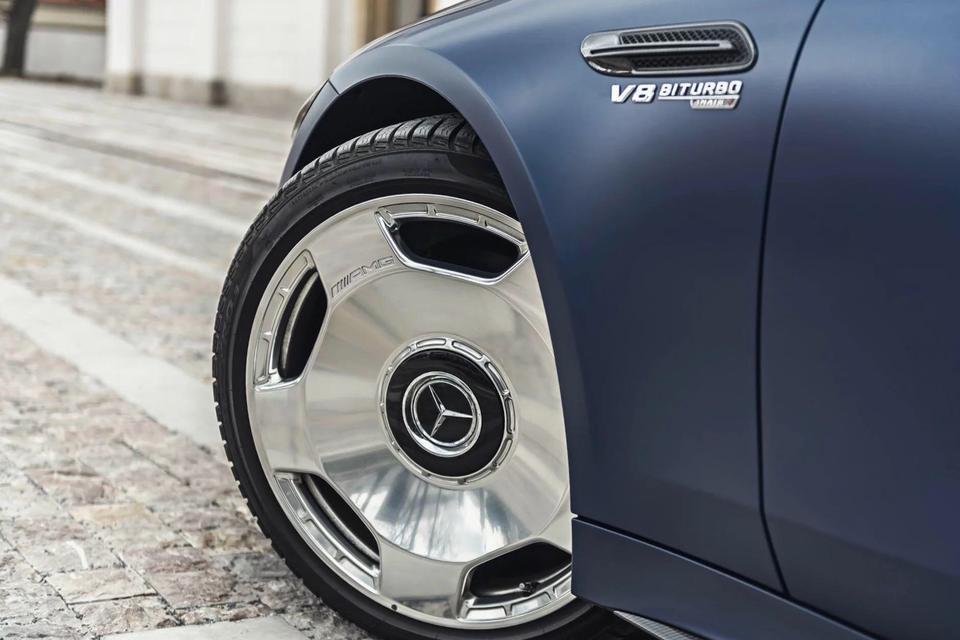 揽胜极光-奔驰 AMG GT63S
这个轮毂大家觉得怎么样
