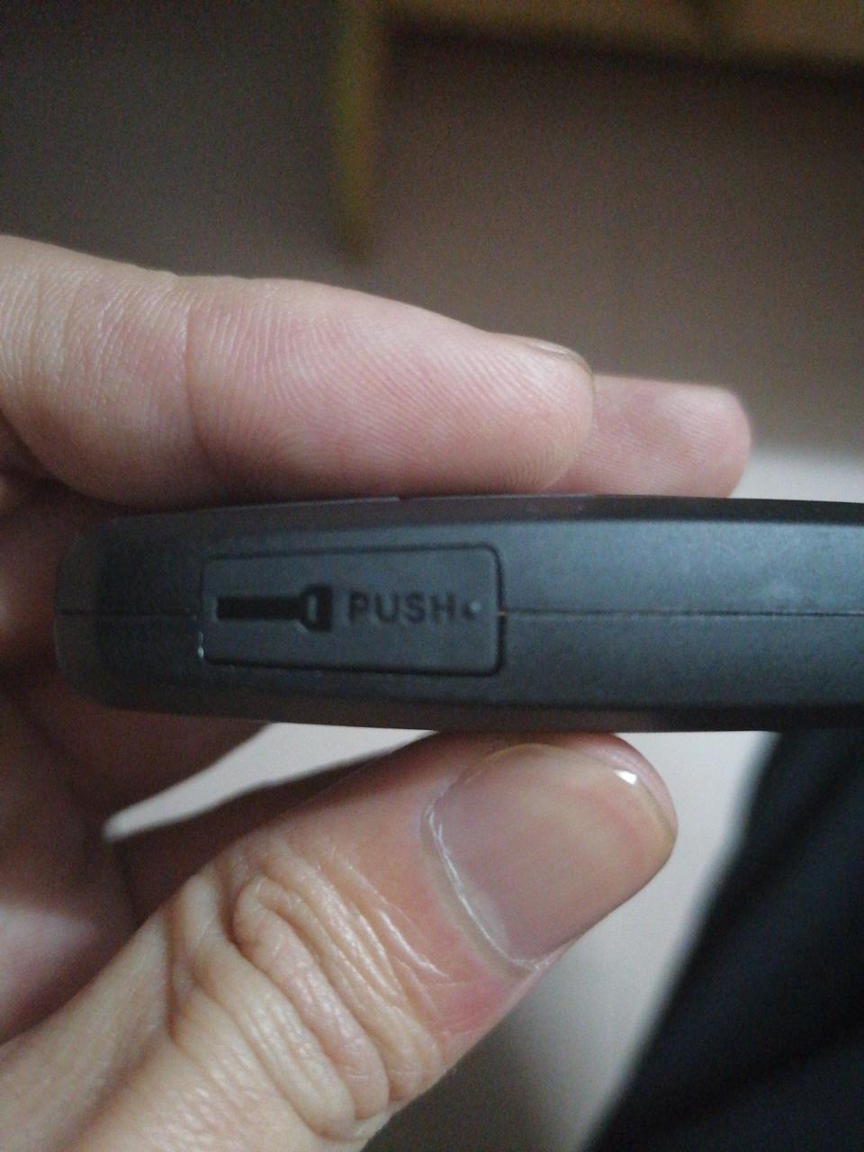 逸动-这个车钥匙上的push是什么来的，还有第二张图的钥匙在4s店那里还有跟我说是车门钥匙，有没有车友解释一下，谢谢了！