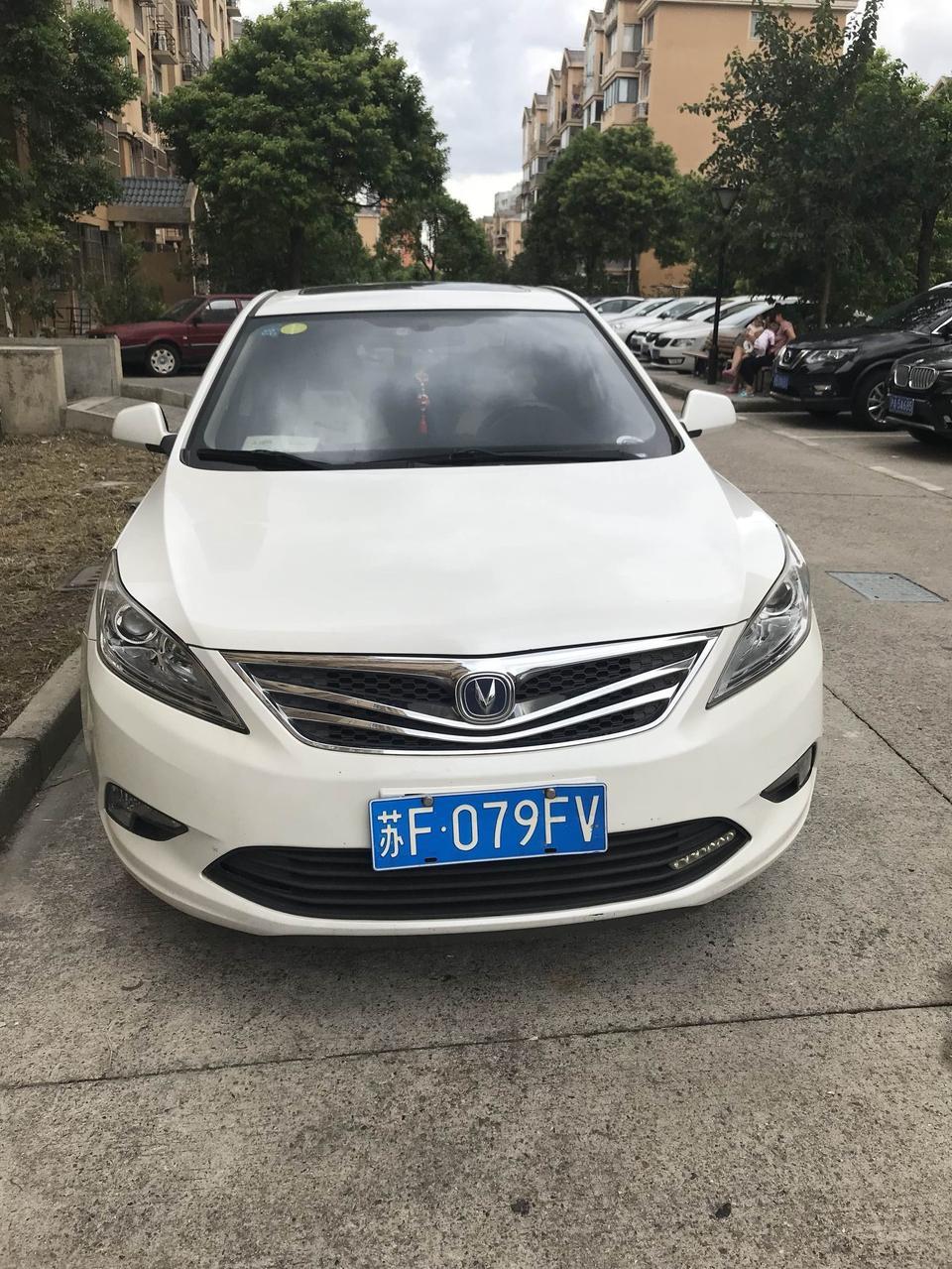 逸动-黑白双煞在一起，你们喜欢黑的还是喜欢白的？