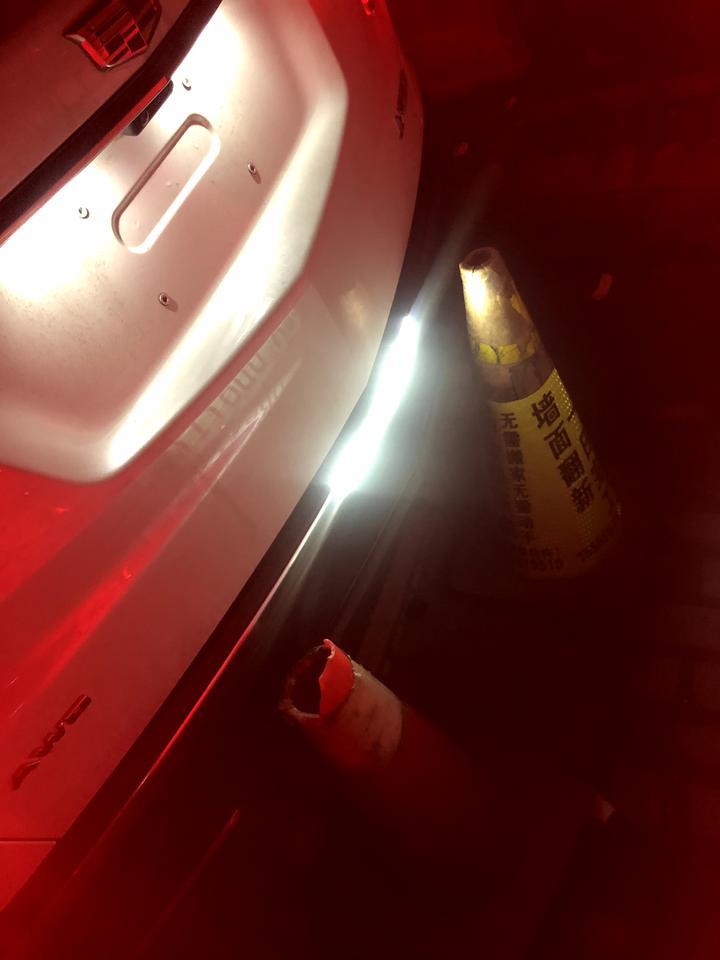 凯迪拉克xt5-Xt5铂金，倒车灯感觉很暗，反光镜都看不到，有什么办法吗？