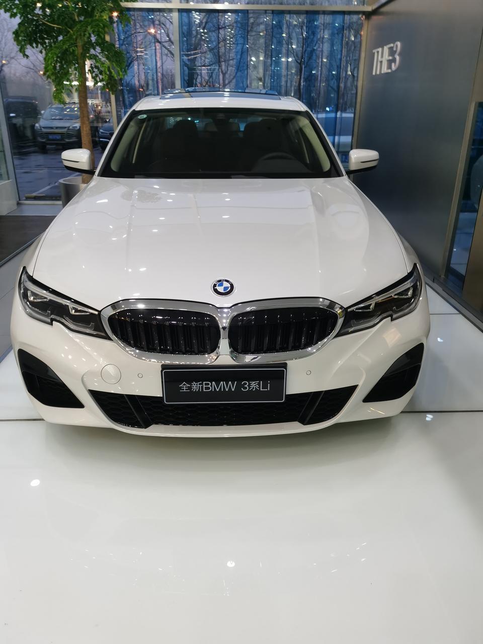 凯迪拉克xt5-请教一下，宝马325是比Xt5低一个档次吗？好纠结ヽ( ￣д￣;)ノ