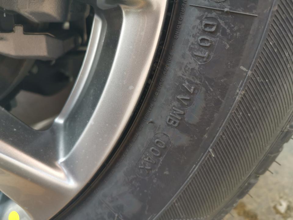 凯迪拉克xt5-xt5轮胎看不到生产日期，正常么？编号后面没有
