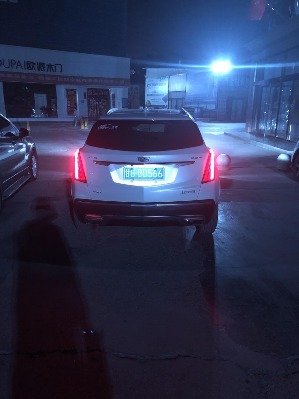 凯迪拉克xt5-新车内饰异响 发动机声音大 加速感觉油门反馈大正常吗？