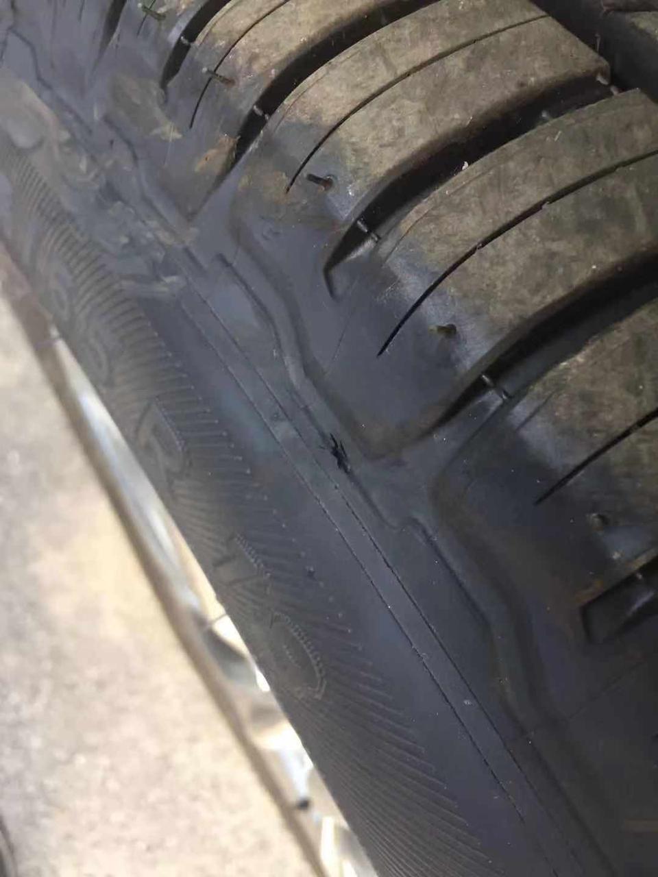 凯迪拉克xt5-XT5四豪验车时发现前轮有破损，想换一台车销售说新车是按订单分配的，有质量问题才能换。请问这台车能不能提？