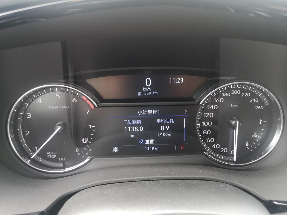 凯迪拉克xt5-刚提一周，前200km市区油耗达到15，这几天跑自驾八百多公里的高速，一下降到8.9，有点小惊喜。不过很担心回市区后，又回到15个。还有装的流媒体，不稳定，老是抖动变花，不知怎么办，必须回4s重装吗？