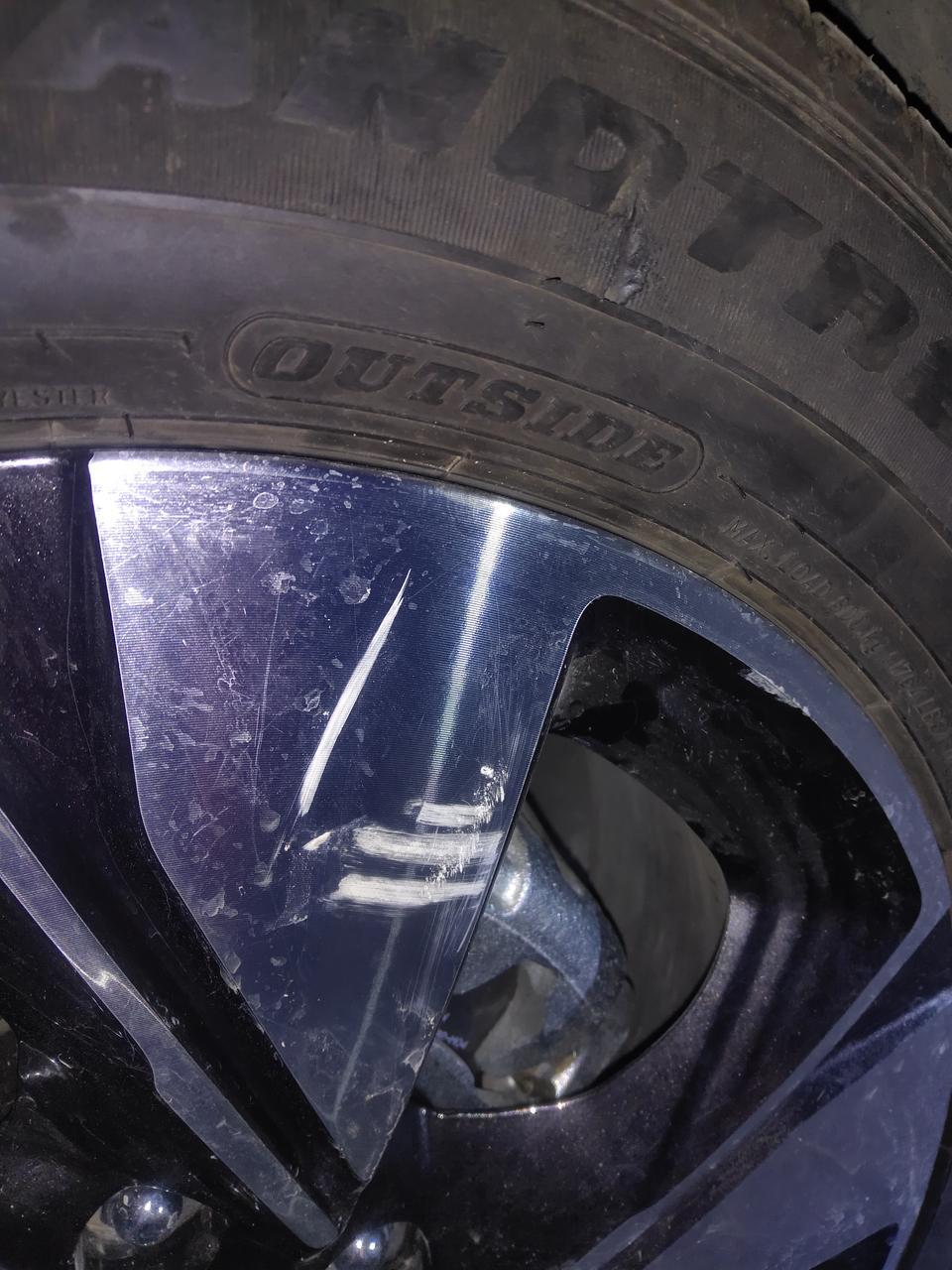 长安cs75-75这轮毂可以修不，修一下多少钱，这个轮胎还可以用不，如果不能用了换一原装轮胎多少钱，我这是新车才500公里