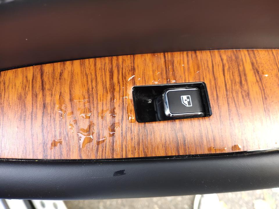 长安cs75-Cs75一下雨车门皮里漏水是怎么回事啊？