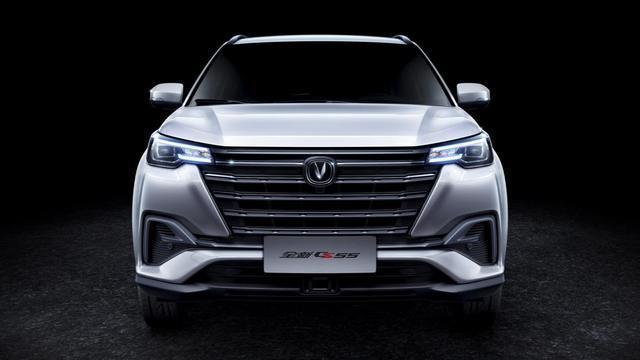 长安cs75-最近想入手75，今天看到55p上市，好纠结。本人比较喜欢55p的外观和中控屏。75个人觉得配置丰富空间大。不知各位车友提供一下意见呢，后期维修包邮怎么样。