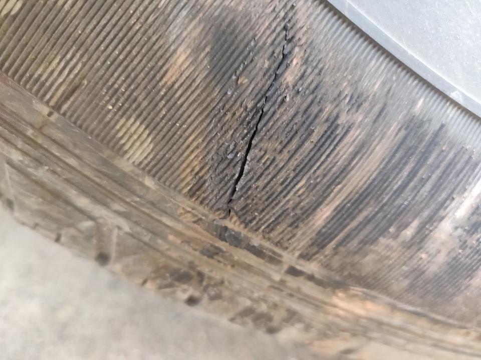 长安cs75-哎  首保都还没做  一千公里就废了一天轮胎  第一次换胎各位觉得什么胎好  随便带上价格哈   谢谢