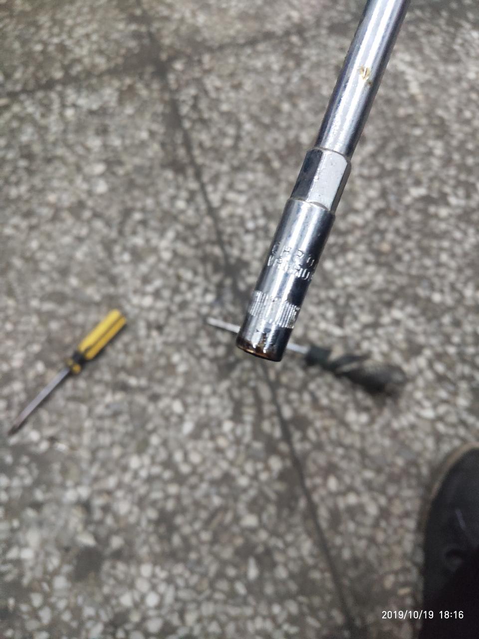 长安cs75-机油往进气管跑 而且排气管冒白烟