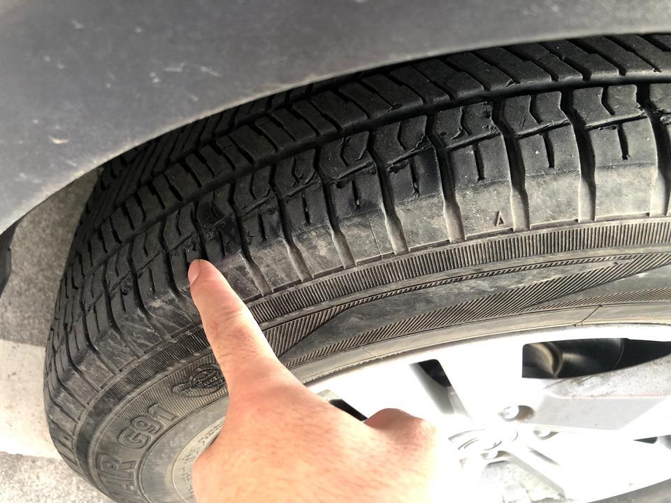 长安cs75-车友们，我得轮胎这是遭遇了什么我想知道，两个前轮胎全这样了。