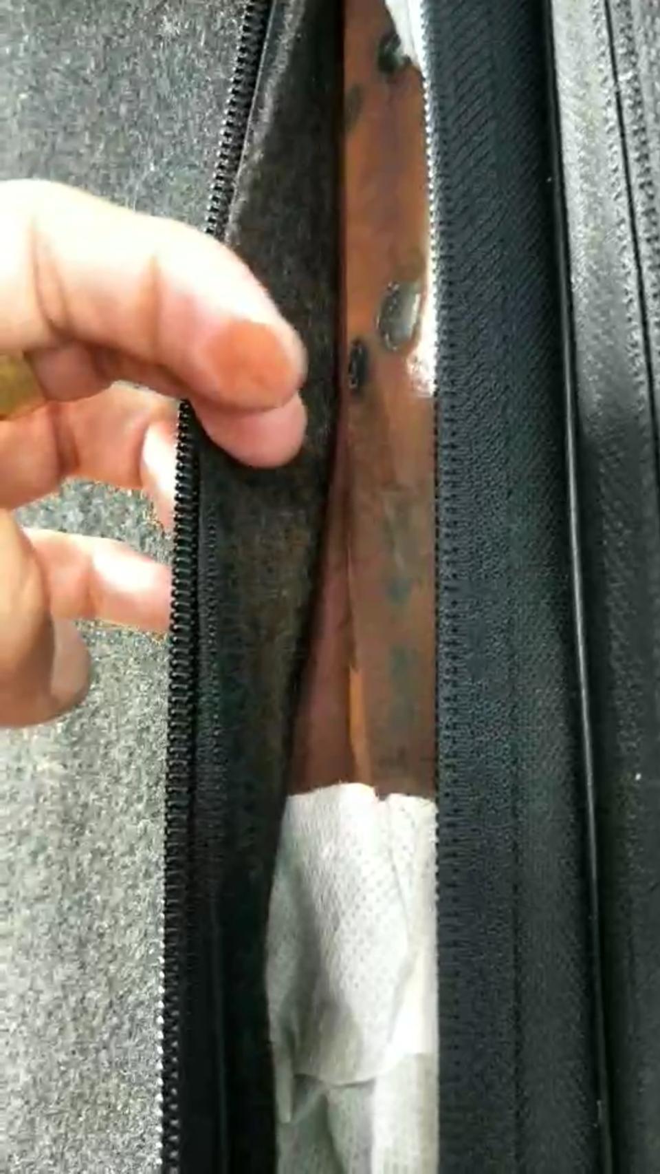 长安cs75-打开后座拉练一排都是生锈，请问这正常吗？为什么一点油漆都没有喷一下！