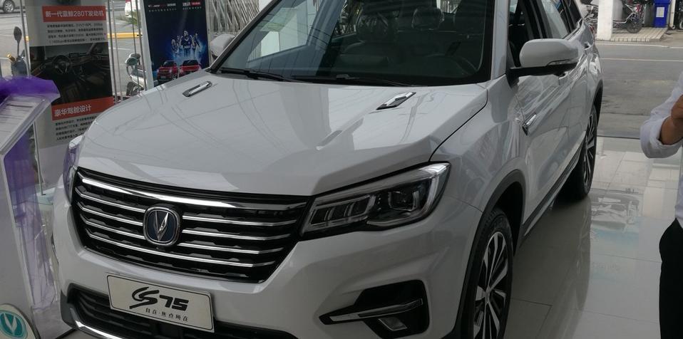 长安cs75-小弟昨天定的手动智惠型，国六的，上路价104000.是不是买贵了？