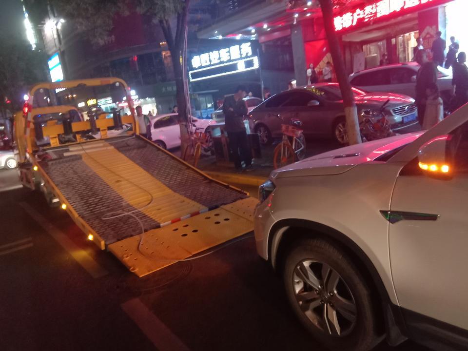 长安CS75，17年11份买的，我车跑了59000公里左右，昨天跑车中途出现车俩抖动，继续跑，又开始抖动，加油完全没有反应，之后战斗熄火，试了几次，都是同样的问题，草，无语了，叫救援，