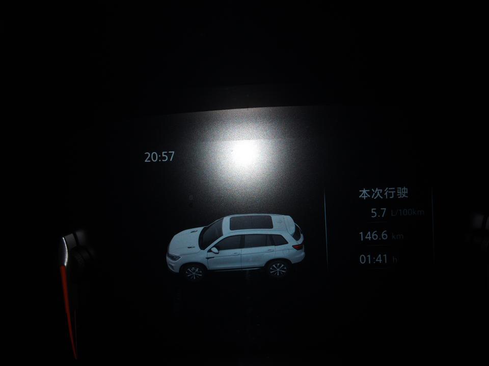 请问18款长安CS75自动精致版后面空调怎么开启呀？