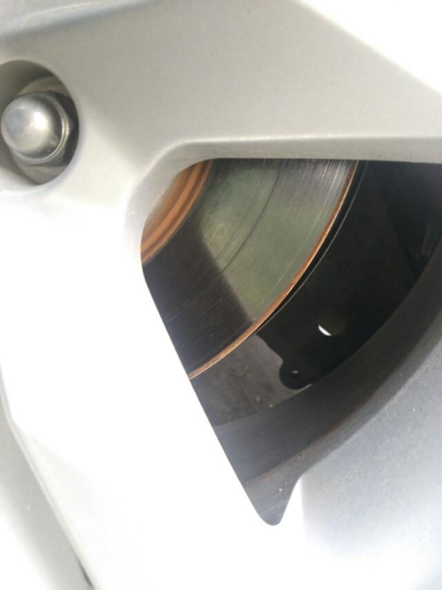 长安cs75-请问车友们刹车盘出现上划痕了不要紧吧，影响刹车系统吗？怎么处理