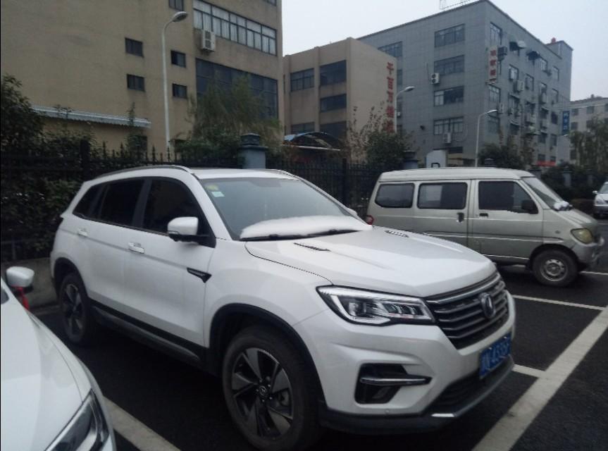 长安cs75-朋友们大家的新七五发动机启动烟筒会不会有点斗，