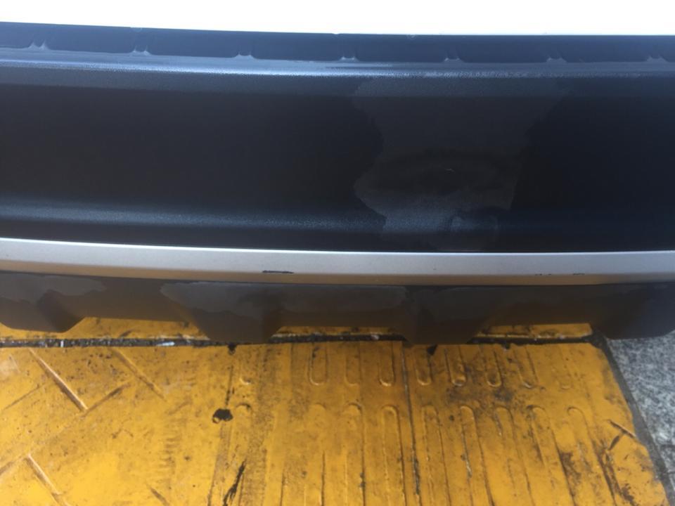 长安cs75-cs75原车后保险杠亮条是什么颜色？被别个停车时轻微碰了一下掉了掉漆应该怎么处理？可以用补漆笔吗？