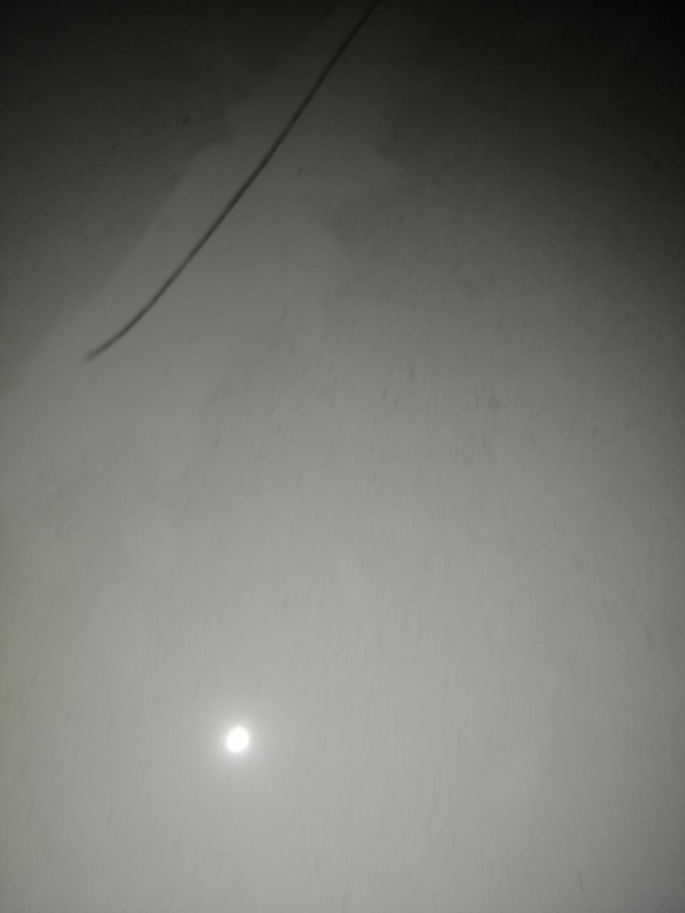 哈弗m6-车漆让蹦起来的小石子刮到了，应该是划到底漆了，大约十几公分长，位置在车盖子上，求助该怎么办？新车