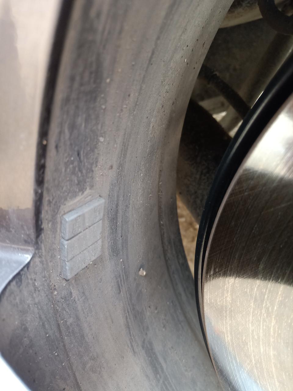 哈弗m6-轮毂里面的这是什么啊？为什么我的车三个轮胎有  有一个就没有呢？这是什么东西？