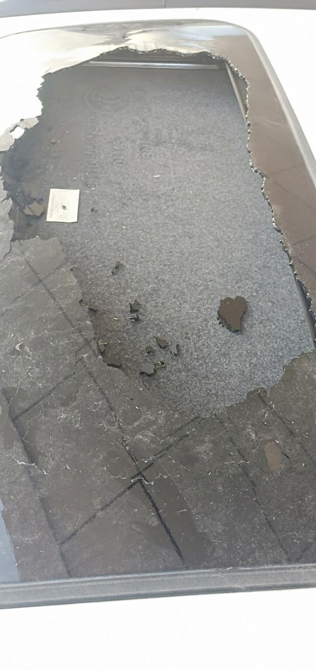 哈弗m6-M6高速上冬天跑120旁边没有大小车天窗玻璃烂了，4s不给索赔需要自费。存在质量问题，得不到满意解决问题的方案，不建议入手。