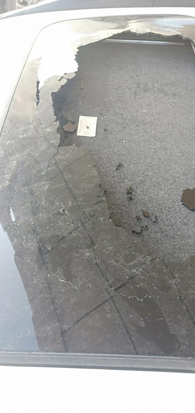 哈弗m6-M6高速上冬天跑120旁边没有大小车天窗玻璃烂了，4s不给索赔需要自费。存在质量问题，得不到满意解决问题的方案，不建议入手。