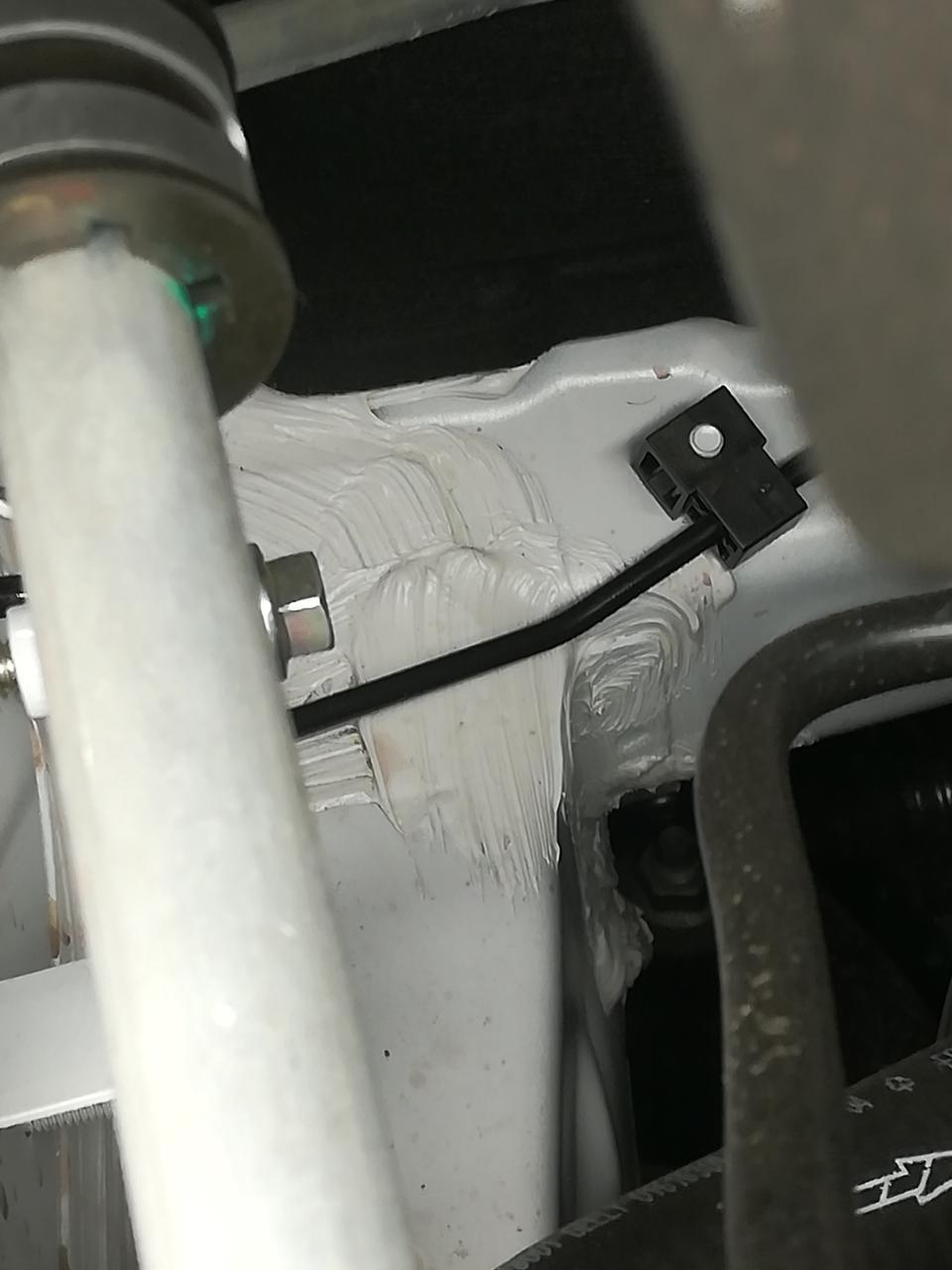 请问19缤瑞车主有没有打开过引擎盖看过，感觉漆水工艺很粗糙，我的是不是修复车啊