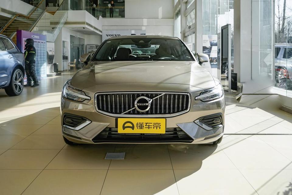 有没有人咨询过啊，新款沃尔沃S60有没有优惠？这起步价28万很尴尬啊！