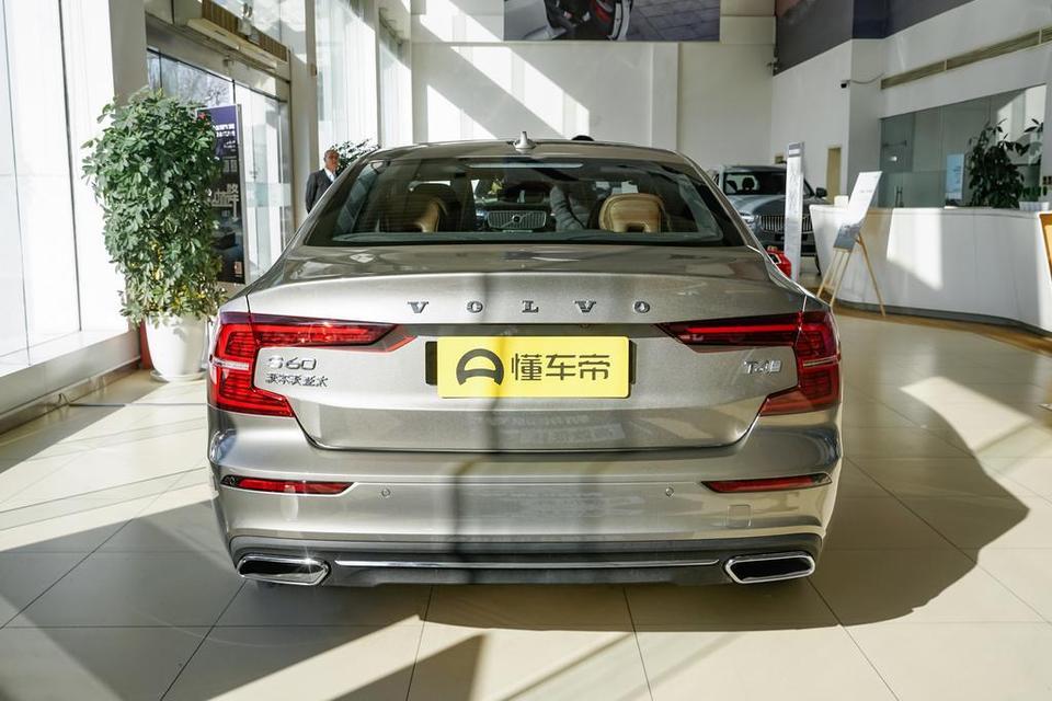 新沃尔沃S60上市了，起步价28万，你们推荐那款配置，T5怎么样？