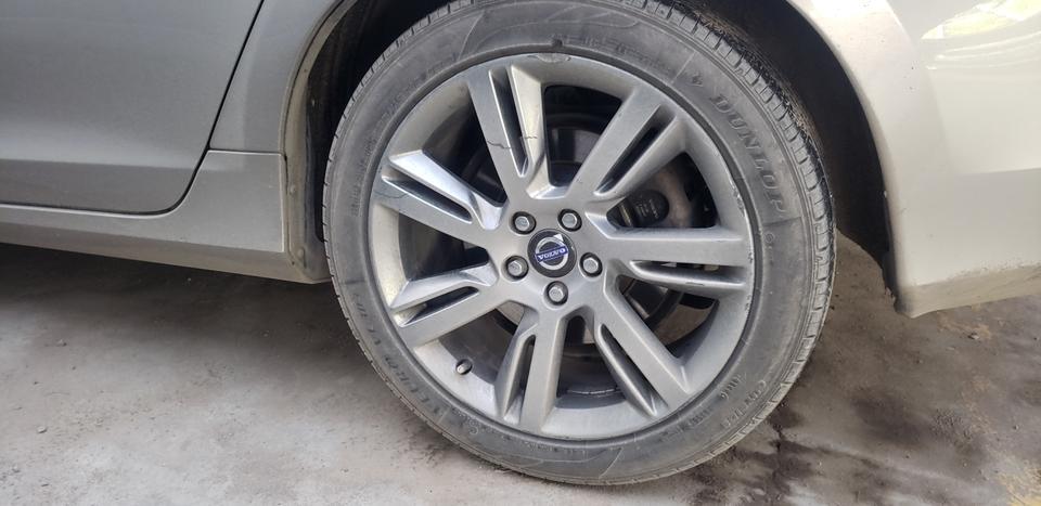 沃尔沃s60-15年的s60l  t5   当时31w的，不是防爆胎嘛？