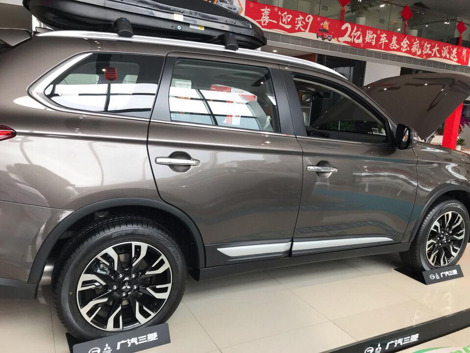 广汽三菱欧蓝德 三色齐聚 哪个颜值更高