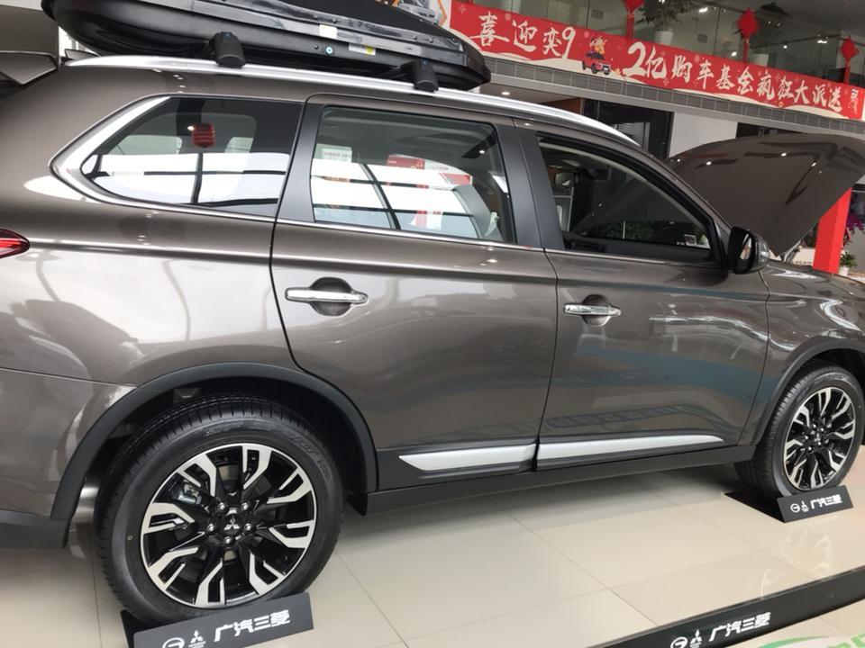 欧蓝德-三菱欧兰德2019款2.4L四驱致享五座 车内出厂配备的是什么音箱？