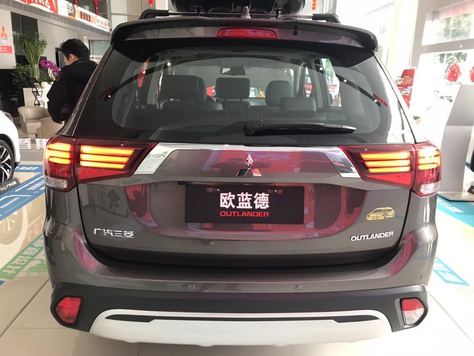 欧蓝德-三菱欧兰德2019款2.4L四驱致享五座 车内出厂配备的是什么音箱？