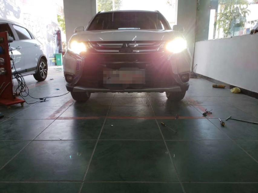 三菱欧蓝德的越野性能怎么样？属于硬派越野车还是城市suv？自身搭载的最新一代的超选四驱性能怎么样？