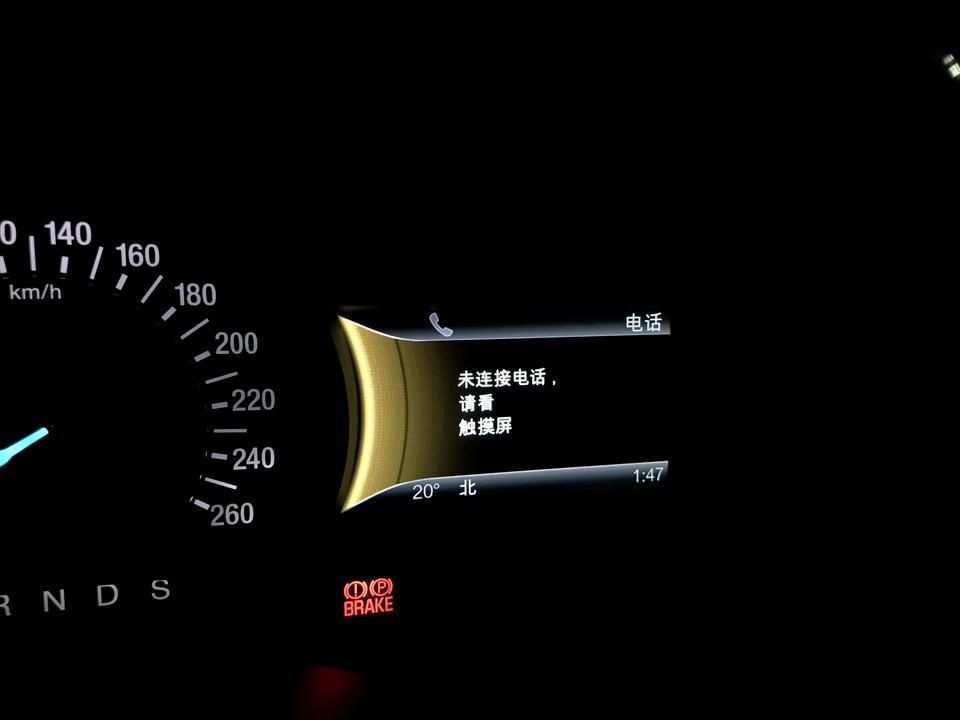 福特蒙迪欧sync2升级到sync3连接苹果CarPlay后，仪表盘显示屏电话功能无法使用，请问这个是正常现象吗？求指点，断开CarPlay后蓝牙连接就可以显示手机电话簿