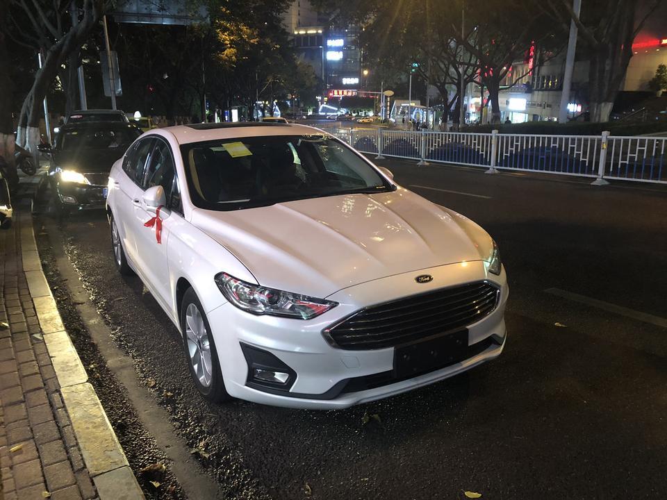 本人才买了一款蒙迪欧2.0时尚版，才跑了600多公里，油耗12.8，还没上过高速，新手司机，怎么才能降下来？求大神指教