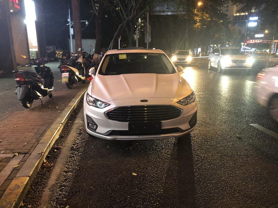 本人才买了一款蒙迪欧2.0时尚版，才跑了600多公里，油耗12.8，还没上过高速，新手司机，怎么才能降下来？求大神指教