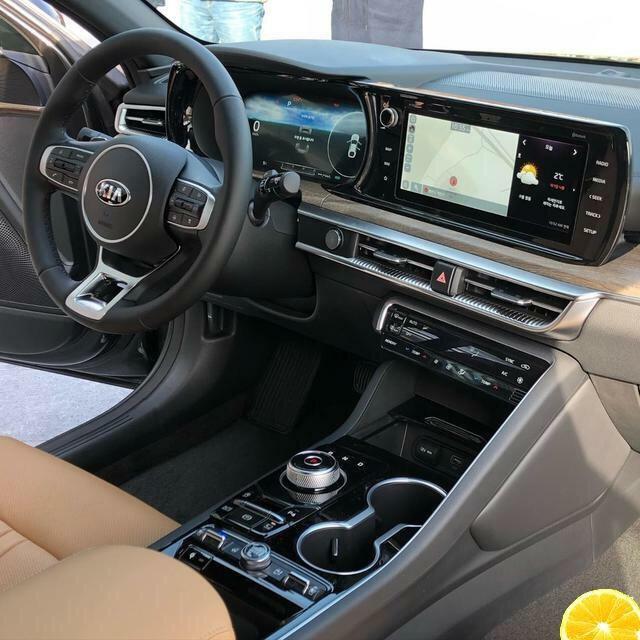明年打算买车，预算在17-18万左右第一次买车主要用于家用通勤偶尔跑高速，最好省油没啥毛病的车，目前比较中意2020款十代索纳塔、2020款起亚K5、或者新款斯科达速派。不知道打家有什么好推荐不是这几款车型的也可以，或者有以上车型车主可以给点意见，多谢！