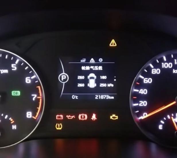 起亚K5 2016款 1.6T 自动LUX型号这个灯亮是什么意思以前不亮，望大神求解