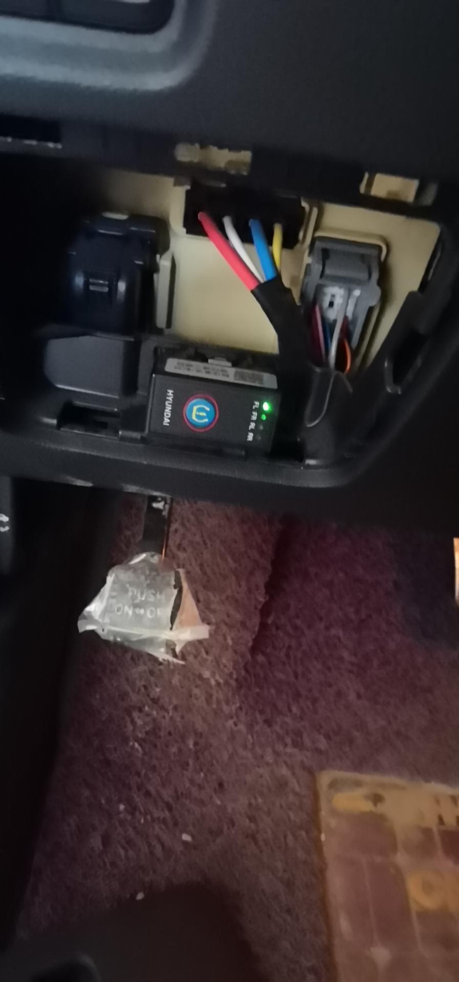 起亚k5-16款1.6T双离合车型，后买的胎压监测，原车显示屏显示的那种，安装完成之后显示屏没有显示，电脑检测数据故障，有没有车友知道怎么弄出来的