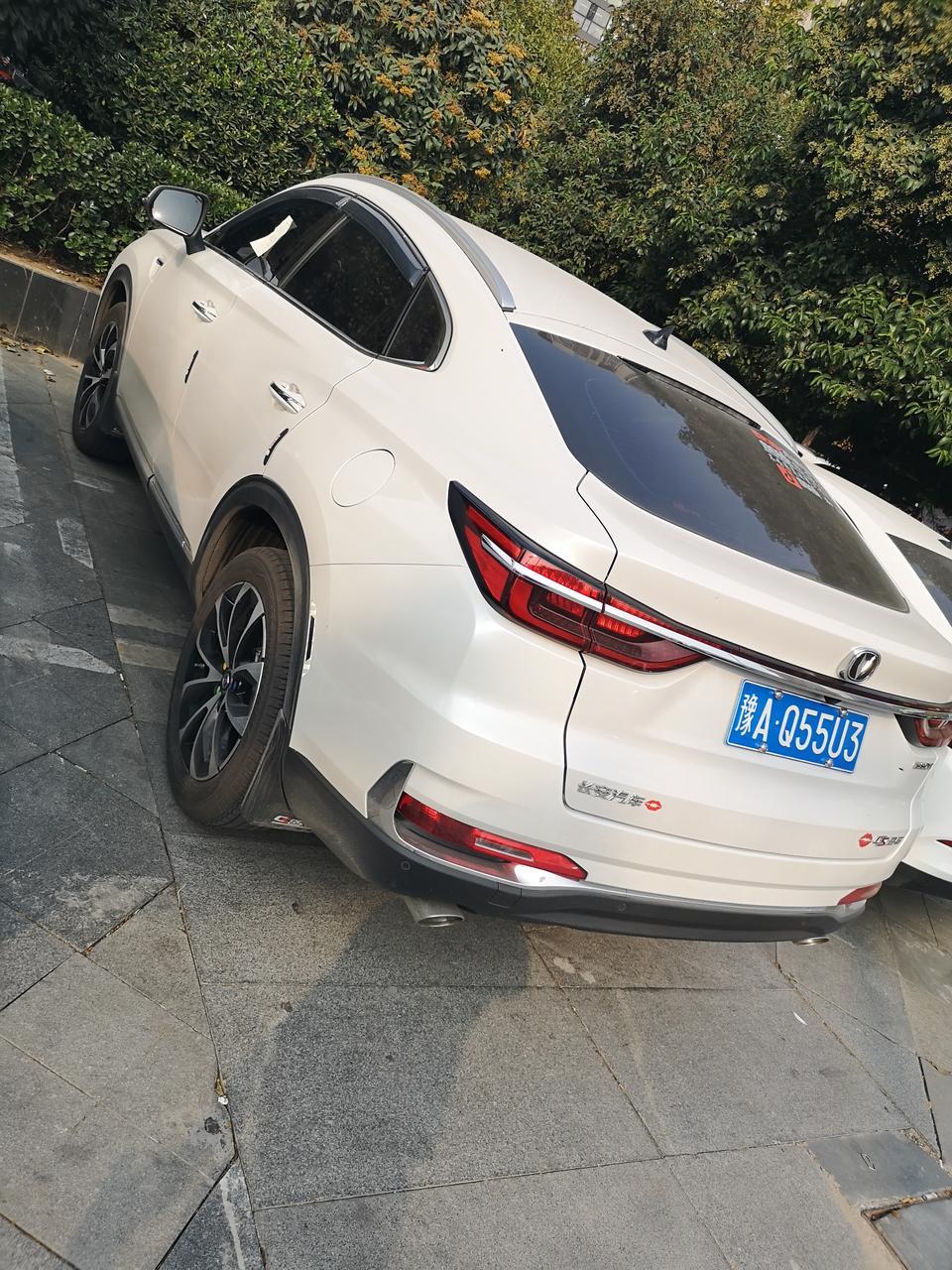 长安cs85 coupe-最近在考虑加装车内氛围灯，大概500左右，值吗？