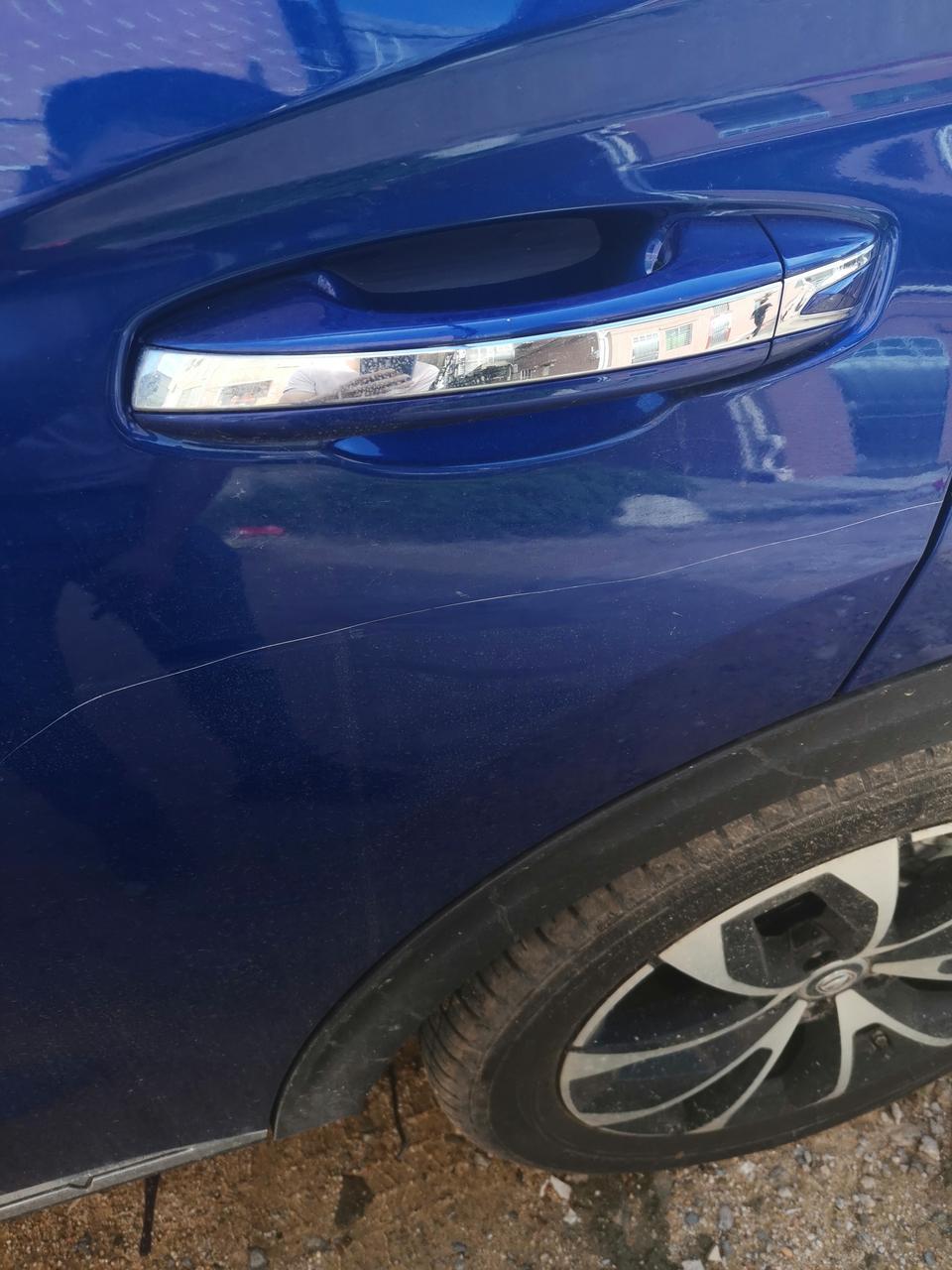 长安cs85 coupe-新车被人故意划痕，而且还这么长，从前车门到油箱盖这里，找不到故意的人。我应该走保险吗，有没有什么简单的办法可以处理的？