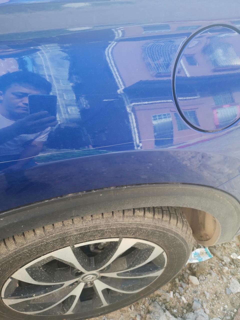 长安cs85 coupe-新车被人故意划痕，而且还这么长，从前车门到油箱盖这里，找不到故意的人。我应该走保险吗，有没有什么简单的办法可以处理的？