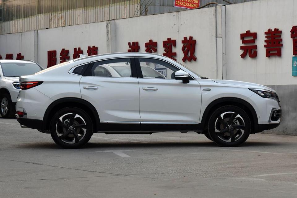 长安cs85 coupe-大家觉得年轻人买那种颜色比较好呢