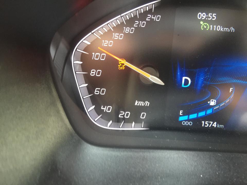长安cs85 coupe-我想问下放音乐的时候就突然没声音了，歌曲没有暂停，也没有静音和最小声音，就是放着歌曲突然就没声音了，但是车辆自带导航又有声音，关闭车辆重新启动放音乐也是没声音？请问这是情况？才提车不到一个月，顺带问下车辆平衡系统的标志显示在屏幕上是车辆平行系统启动还是关闭？