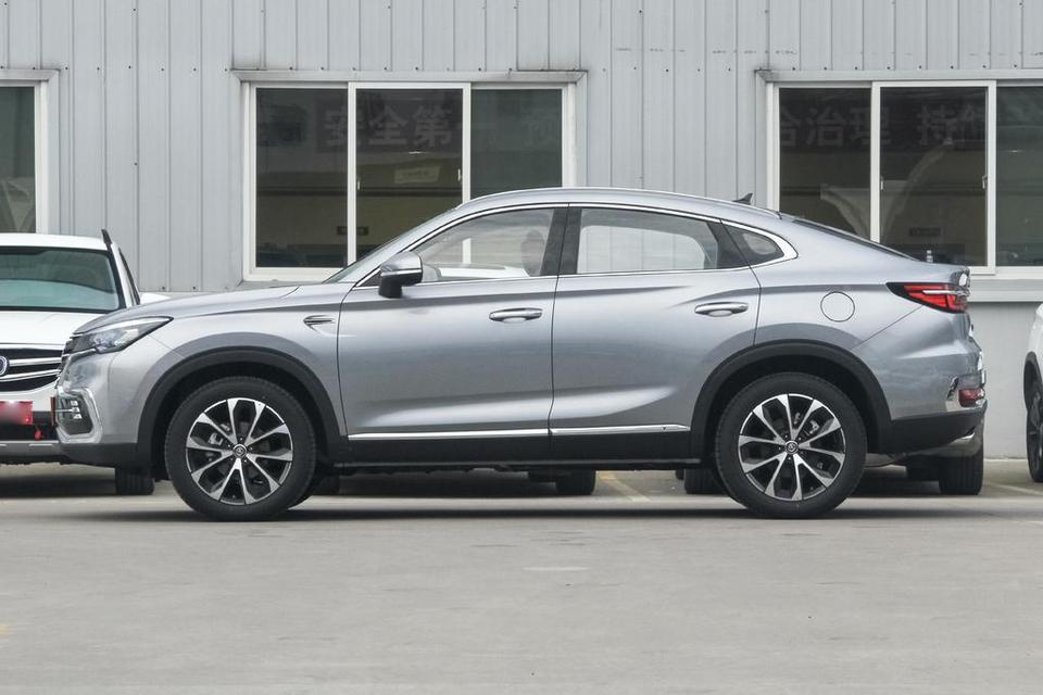 长安cs85 coupe-cs851.5t动版到底值得够买不，还有就是你们觉得灰色好看还是白色。