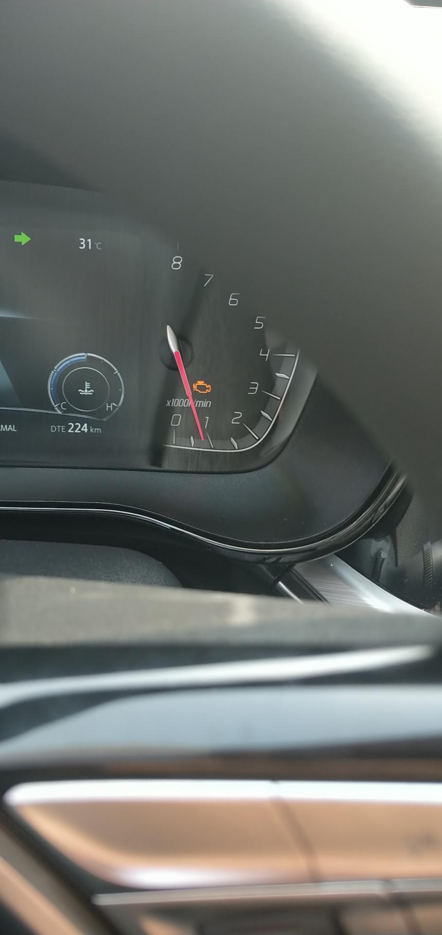 长安cs85 coupe-为什么故障灯着的