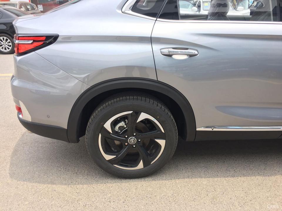 长安cs85 coupe-销售一直推荐我买2.0动，我想买1.5品感觉会省油一点，是不是2.0他们挣钱会多一点，一直跟我说油耗基本一样没啥区别，小马拉大车油耗不会低多少，感觉是不是有坑在等着我，搞得我有点犹豫不决了