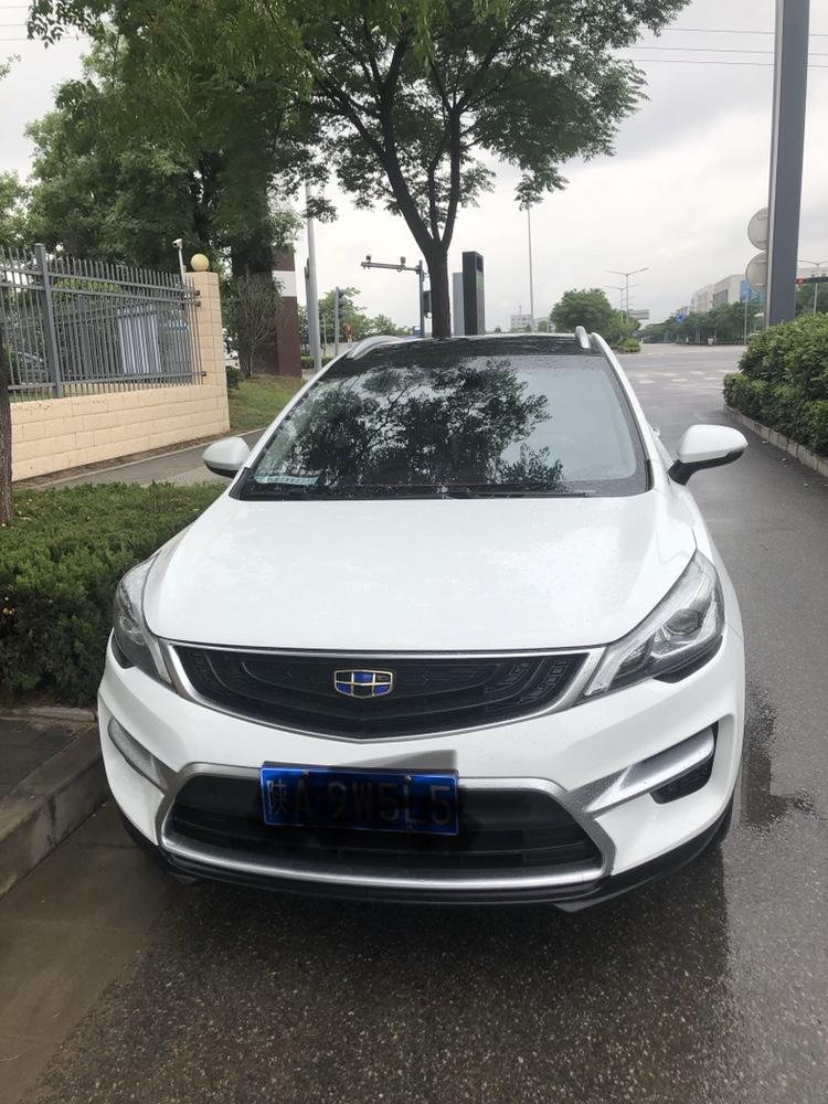 18宽帝豪GS运动领尚型车，车中控和挡风玻璃中间有个闪烁的信号灯，这个是车自带的东西还是4S加装多定位系统？