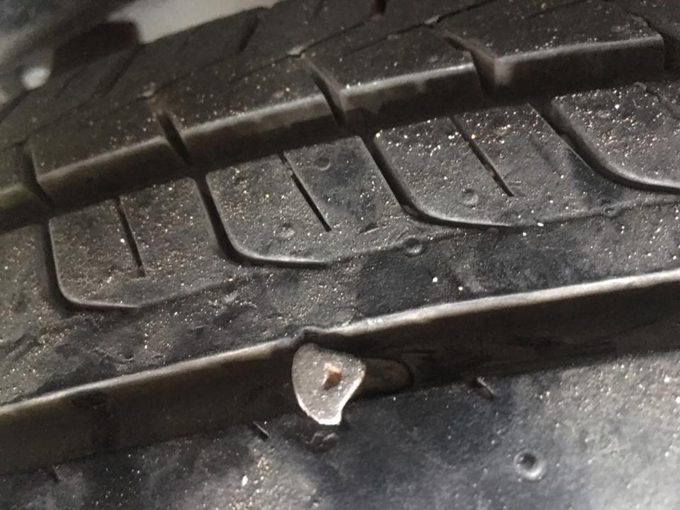 帝豪gs-这么大的铁盯会不会胞胎或者漏气，很难拔出来。有必要换胎吗？